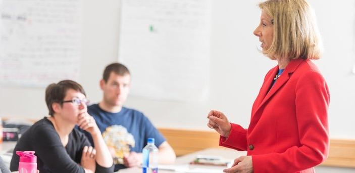 Professor Phyllis Gimble teaching a class